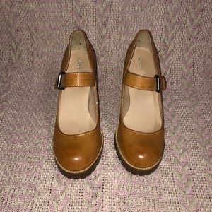 Xhiliration Tan Maryjane Heels Size 7 NEW